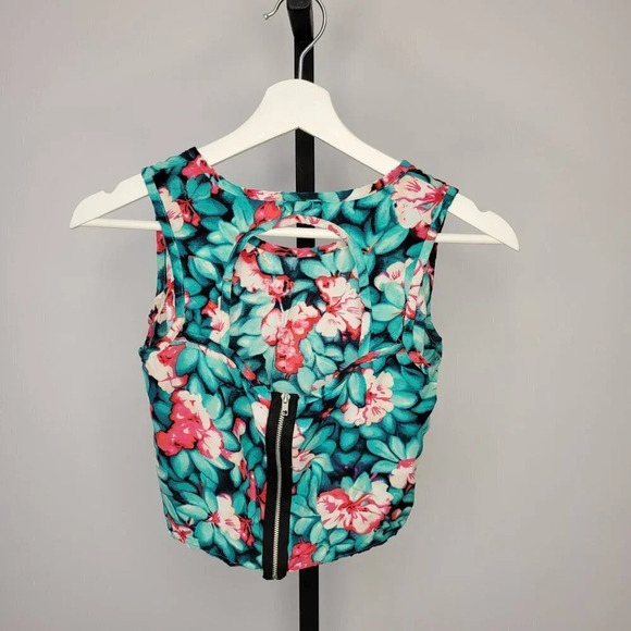 Xhilaration  Crop Tank - Picture 2 of 4